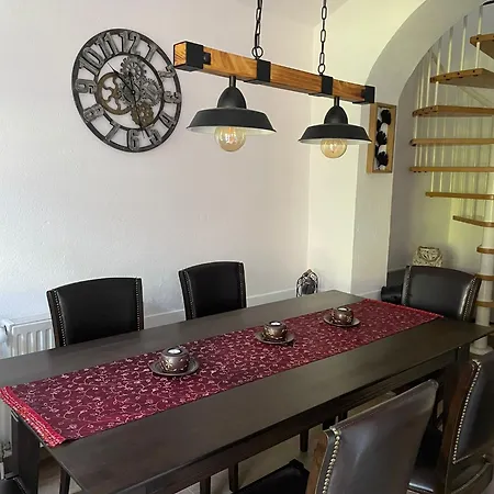 Stilvolles Mit Terrasse Apartment